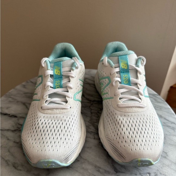 New Balance Women’s 520v8 Running Shoes Size 6 W520MW8 White Blue Athletic Shoes - Picture 3 of 8